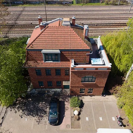 Victoria By Victus *